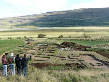 Skriðuklaustur - making history (2:4)